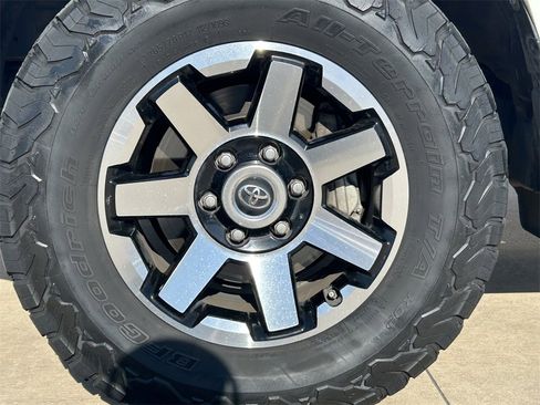 Used 2021 Toyota 4Runner TRD Off-Road Premium image 9