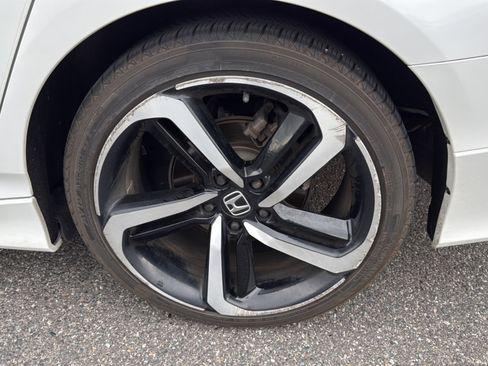Used 2019 Honda Accord Sport image 2