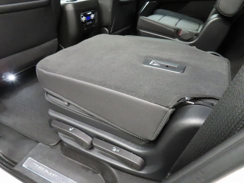 Used 2023 GMC Yukon Denali image 65