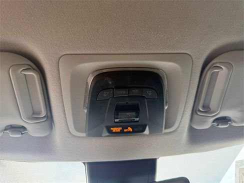 Used 2022 Toyota Corolla Cross XLE image 21