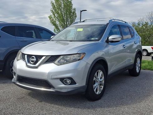 Used 2016 Nissan Rogue SV image 3