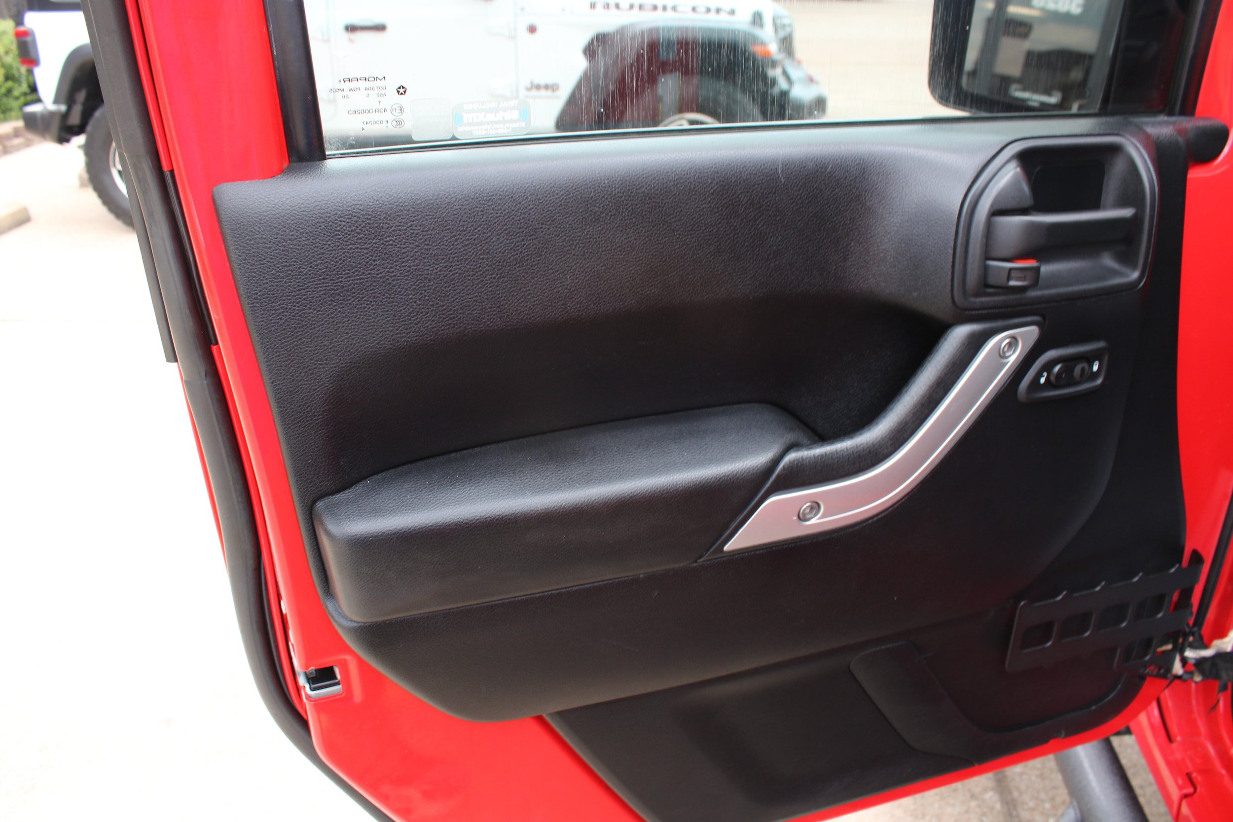 Used 2015 Jeep Wrangler Unlimited Rubicon w/ Connectivity Group AWD/4WD image 24