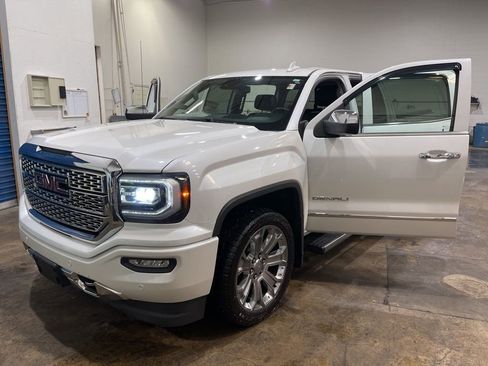 Used 2017 GMC Sierra 1500 Denali w/ Denali Ultimate Package image 26