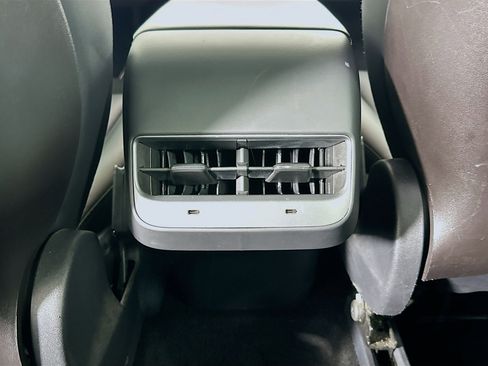 Used 2021 Tesla Model Y Long Range image 26