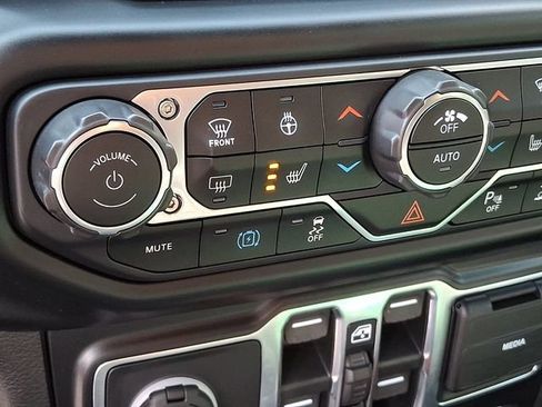 Used 2021 Jeep Wrangler Unlimited Rubicon 4xe w/ Cold Weather Group AWD/4WD image 23