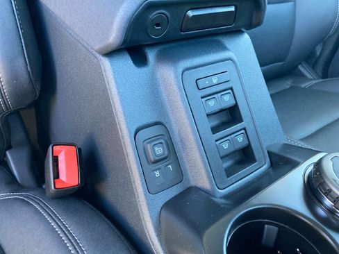 New 2025 Ford Bronco Badlands image 14