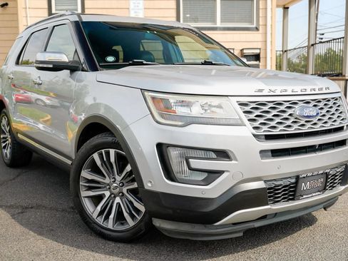 Used 2016 Ford Explorer Platinum AWD/4WD image 3