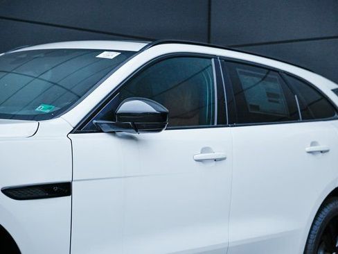 New 2026 Jaguar F-PACE R-Dynamic S image 3