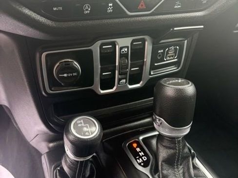 Used 2025 Jeep Gladiator Sport image 31