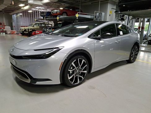 New 2026 Toyota Prius Plug-In Hybrid FWD image 2