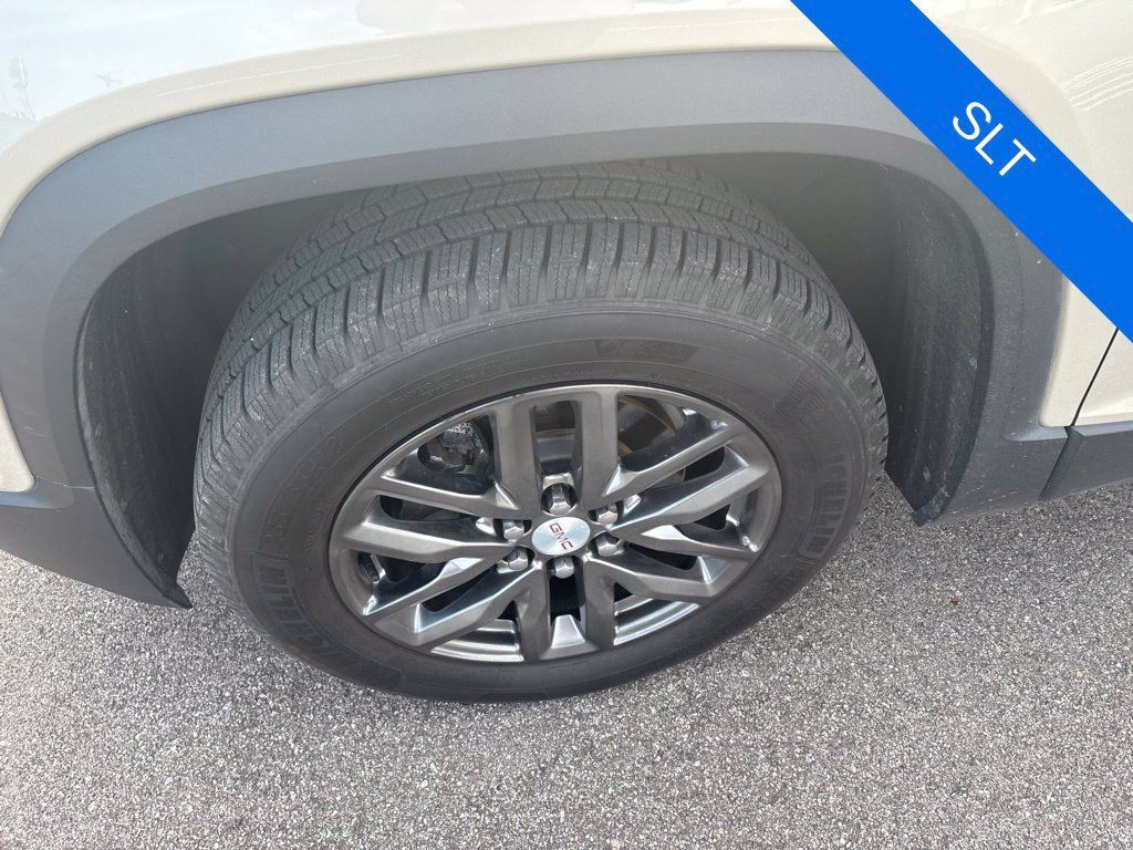 Used 2017 GMC Acadia SLT FWD image 4