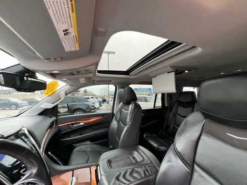 Used 2015 Cadillac Escalade Premium image 19