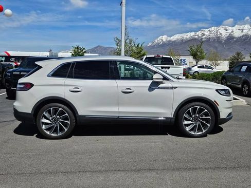 Used 2022 Lincoln Nautilus Reserve AWD/4WD image 2