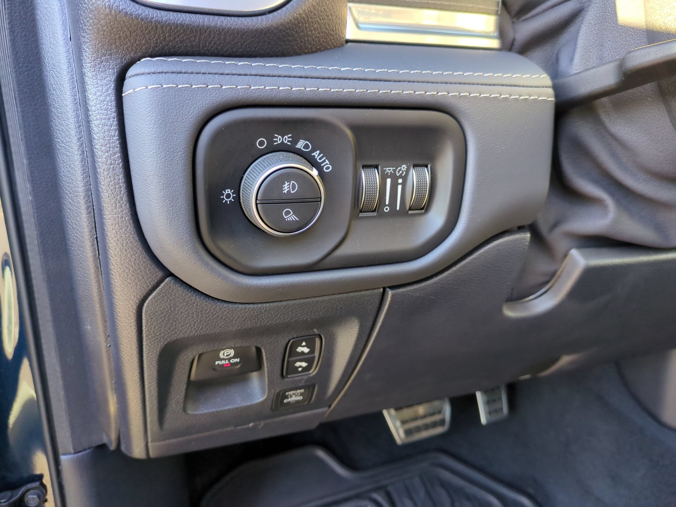 Used 2022 RAM 1500 Limited AWD/4WD image 17