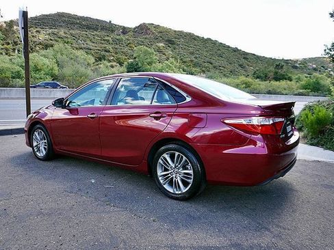 Used 2015 Toyota Camry SE FWD image 8
