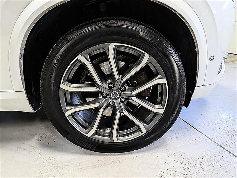 Used 2017 Volvo XC90 T6 Momentum w/ Vision Package AWD/4WD image 12