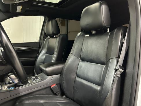 Used 2021 Jeep Grand Cherokee Limited AWD/4WD image 27