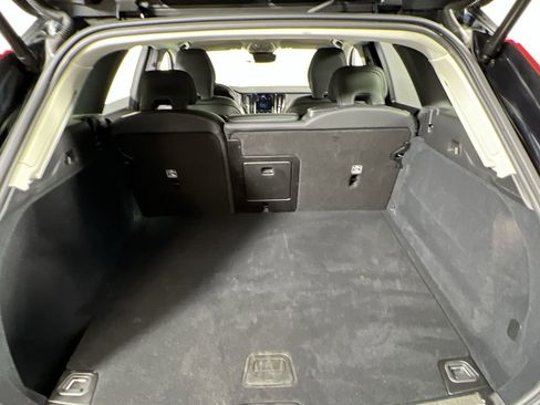 Certified 2025 Volvo XC60 B5 Plus image 20