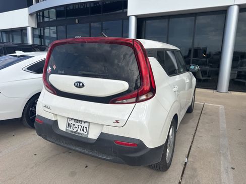 Used 2020 Kia Soul S image 3