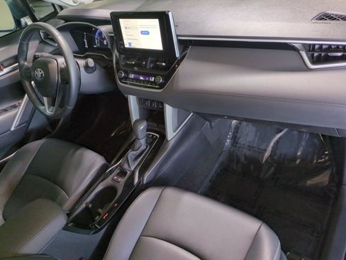 Used 2025 Toyota Corolla Cross XLE w/ Convenience Package FWD image 22