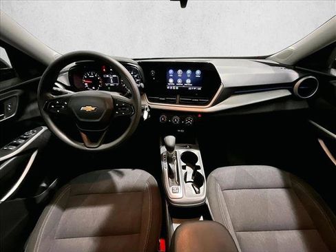 Used 2024 Chevrolet Trax LS w/ LS Convenience Package FWD image 16