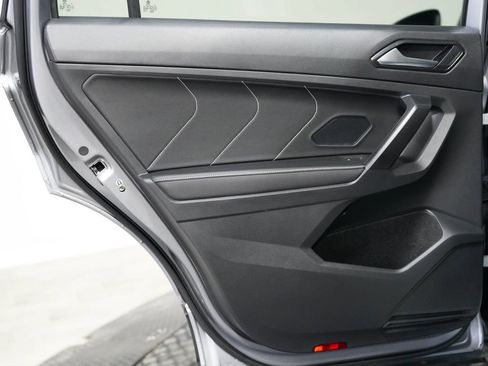Used 2023 Volkswagen Tiguan SE w/ Panoramic Sunroof Package AWD/4WD image 14