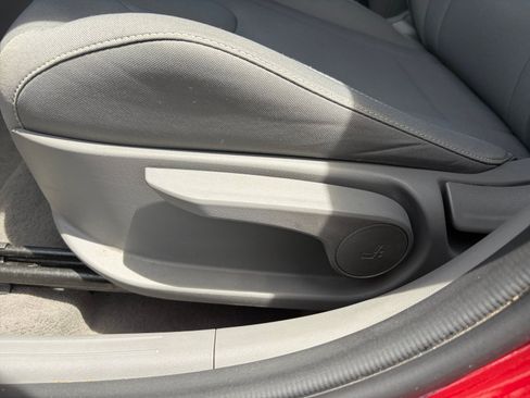 Used 2023 Hyundai Elantra SEL w/ Preferred Accessory Package FWD image 15