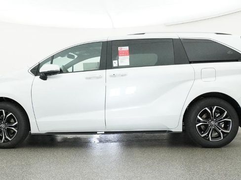 New 2026 Toyota Sienna Platinum AWD/4WD image 6