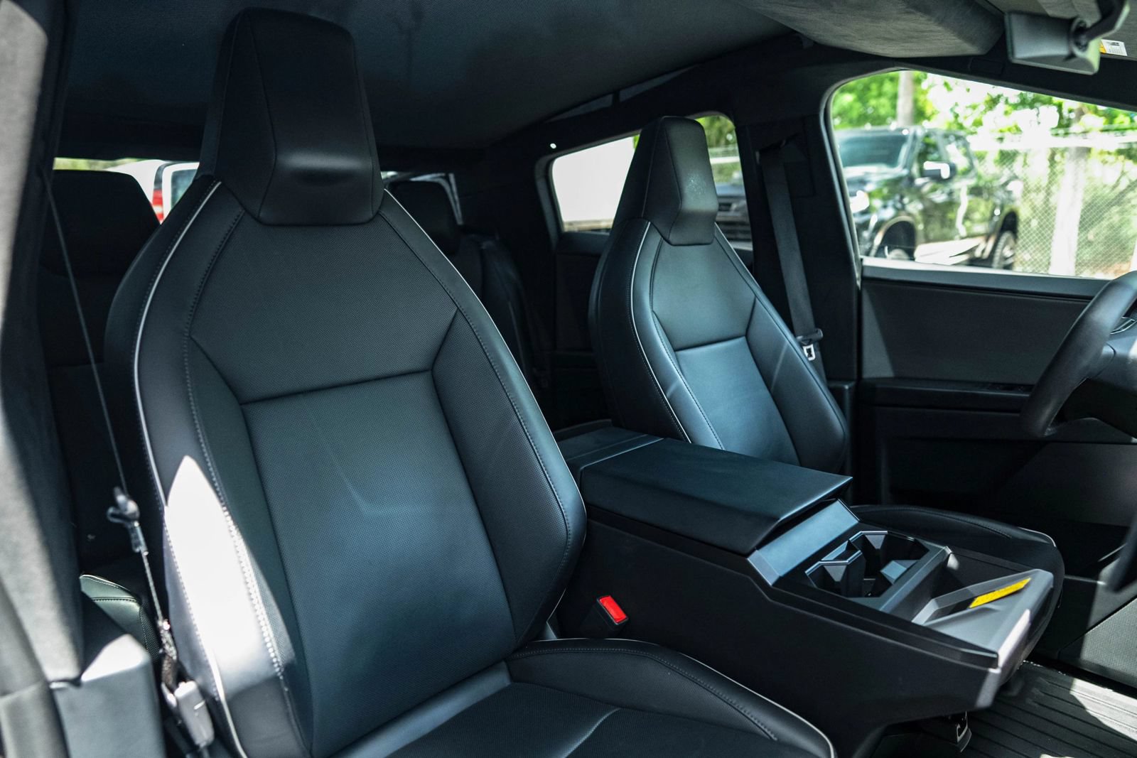 Used 2024 Tesla Cybertruck AWD Crew Cab image 13