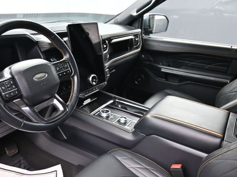 Used 2024 Ford Expedition Platinum image 20
