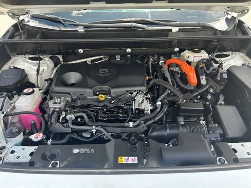 Used 2021 Toyota RAV4 XLE Premium AWD/4WD image 31