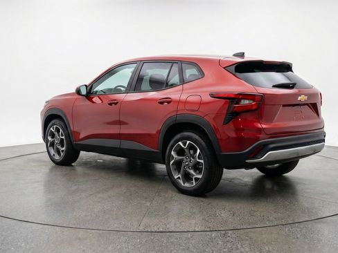 Used 2025 Chevrolet Trax LT FWD image 6
