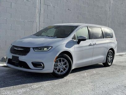 Used 2023 Chrysler Pacifica Touring-L