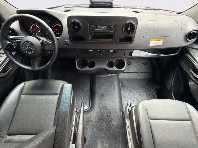 Used 2025 Mercedes-Benz Sprinter 2500 image 14