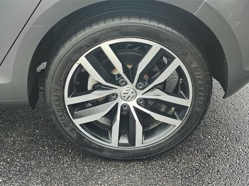Used 2017 Volkswagen Golf SE image 31
