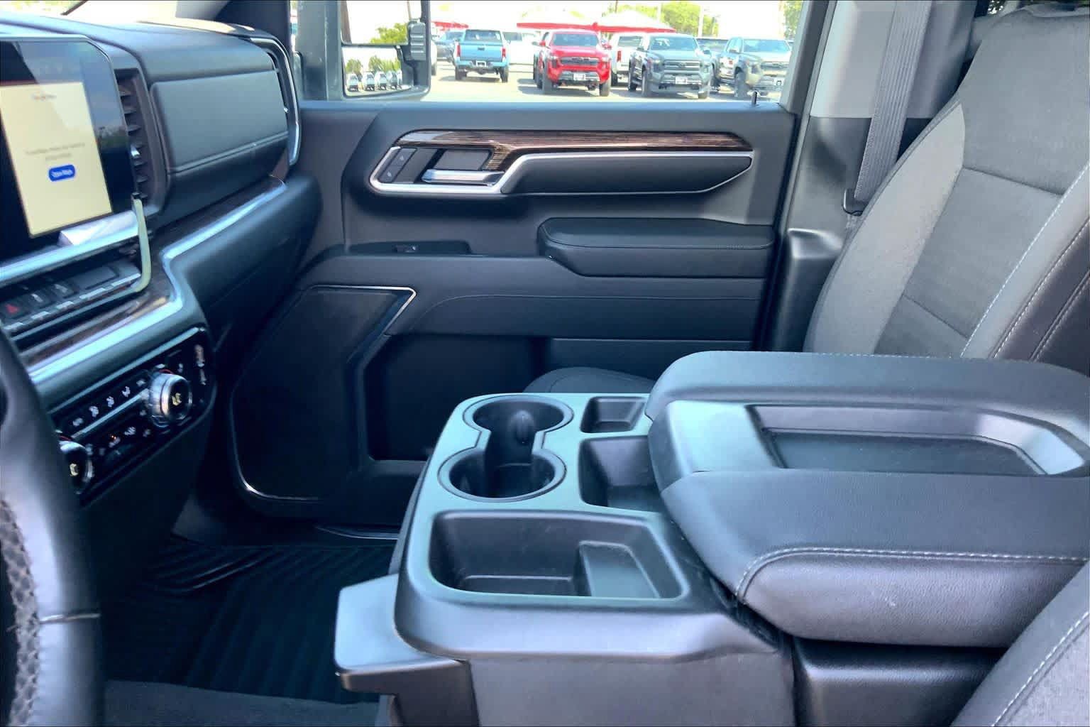 Used 2024 GMC Sierra 2500 SLE w/ SLE Value Package; AWD/4WD image 17