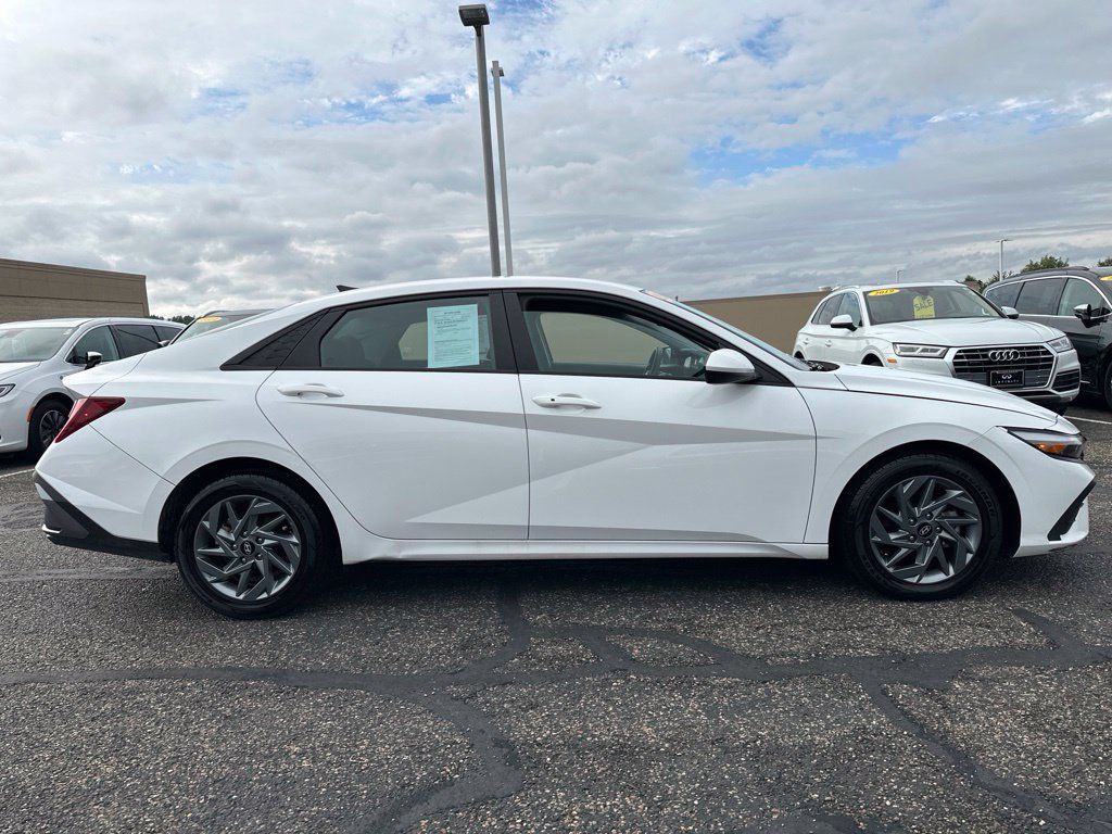 Used 2024 Hyundai Elantra SEL FWD image 15