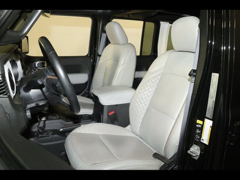 Used 2022 Jeep Wrangler Unlimited Sahara AWD/4WD image 20