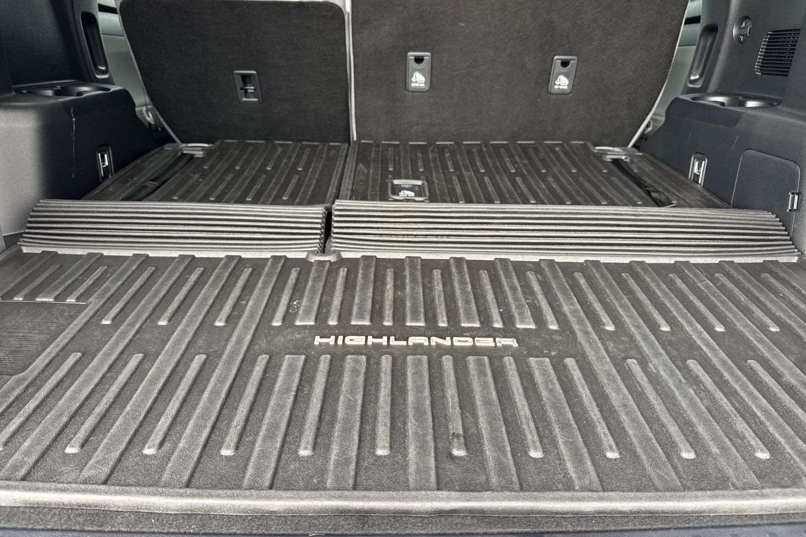 Used 2023 Toyota Highlander LE AWD/4WD image 20