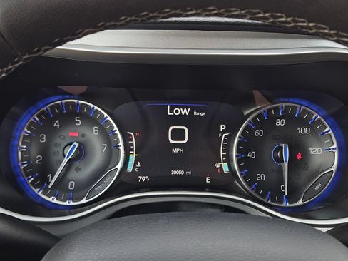 Used 2024 Chrysler Pacifica Touring FWD image 15