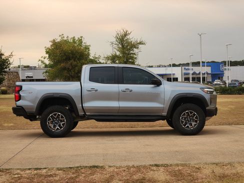 Used 2025 Chevrolet Colorado ZR2 w/ Technology Package AWD/4WD image 7