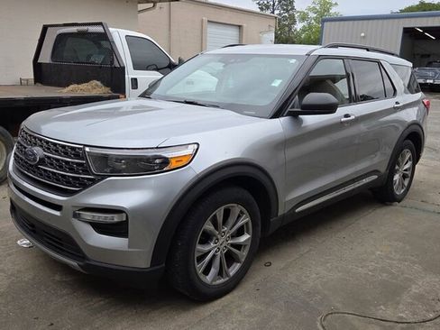 Used 2022 Ford Explorer XLT w/ Equipment Group 202A RWD image 4