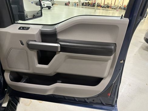 Used 2017 Ford F150 XLT w/ Equipment Group 302A Luxury AWD/4WD image 38