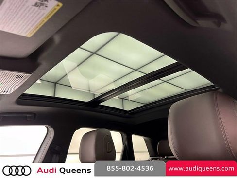 Used 2025 Audi Q4 e-tron Prestige image 20