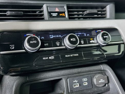 Used 2023 Honda Pilot LX image 23