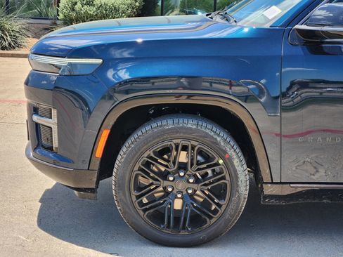 New 2026 Jeep Grand Wagoneer Limited AWD/4WD image 10