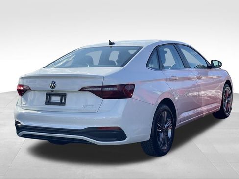 Certified 2023 Volkswagen Jetta SE w/ Panoramic Sunroof Package image 5