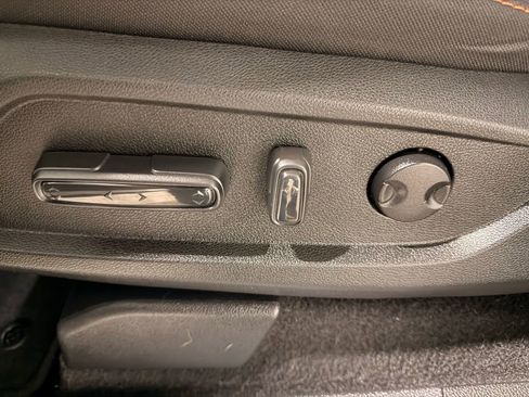 Used 2025 Honda Pilot Sport image 14