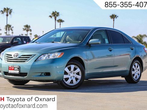 Used 2009 Toyota Camry LE FWD image 1
