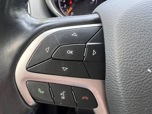 Used 2020 Jeep Grand Cherokee Laredo AWD/4WD image 21